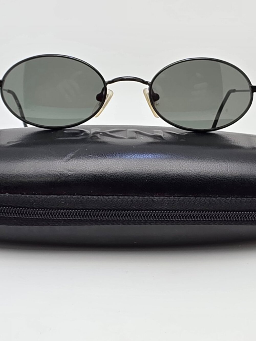 DKNY 7202S 001 Black Frame Green Lens Oval Sunglasses w/ Case 48-20-145